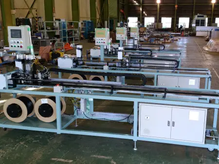 樹脂部品 挿入機