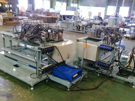 油圧プレス機