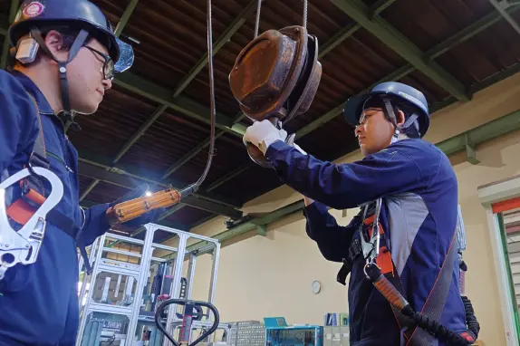 富山クレーンセンター